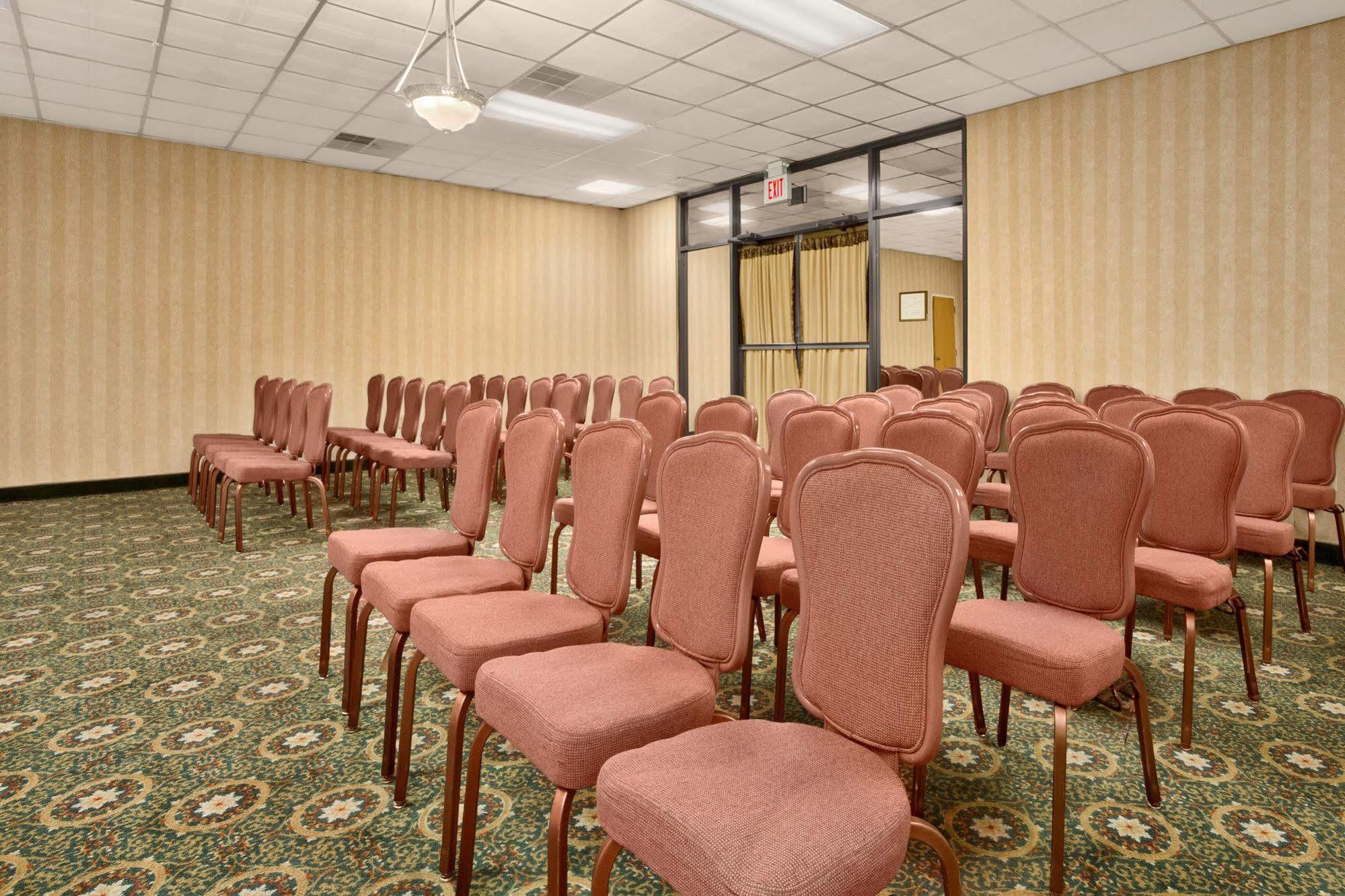 Oh St Joseph Resort Hotel Pleasantville Bisnis foto
